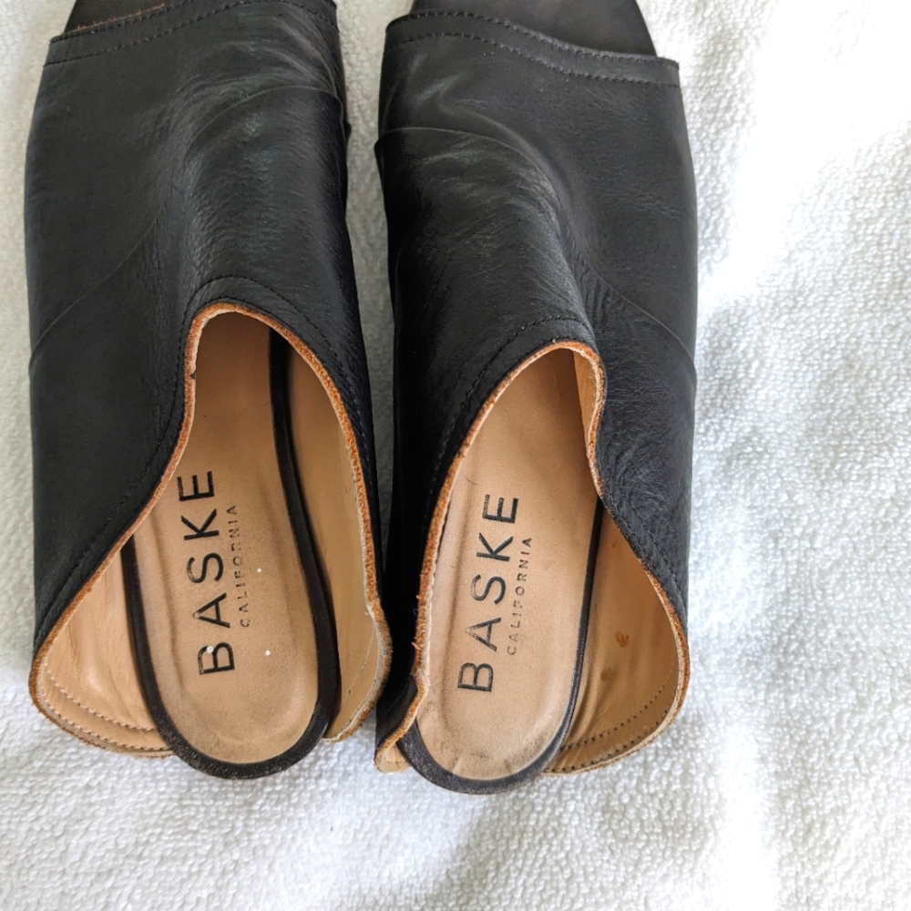 Baske leather sandals